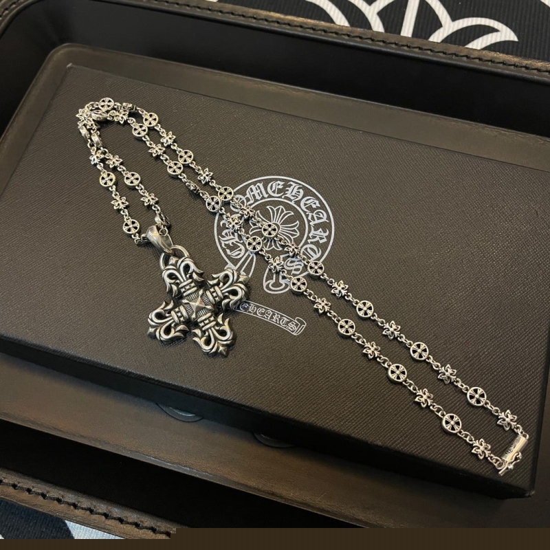 Ch**me He**ts necklaces